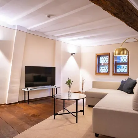 Goldener Loewe Apartment
