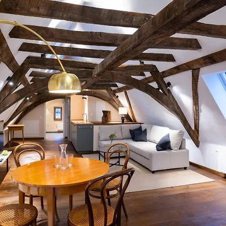 Goldener Loewe Apartment